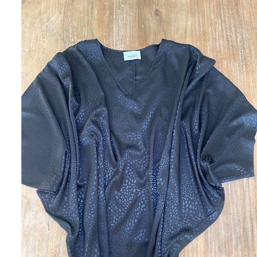 Andree by Unit Black Leopard Satin V-Neck Dolman Top T10012-3 Small Animal Print